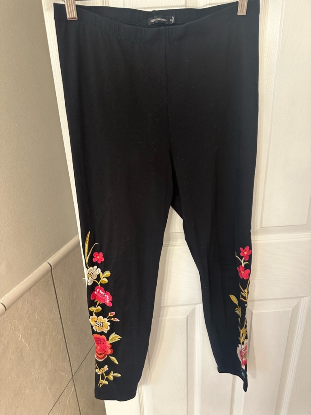JOHNNY WAS Black Floral Embroidered Leggings